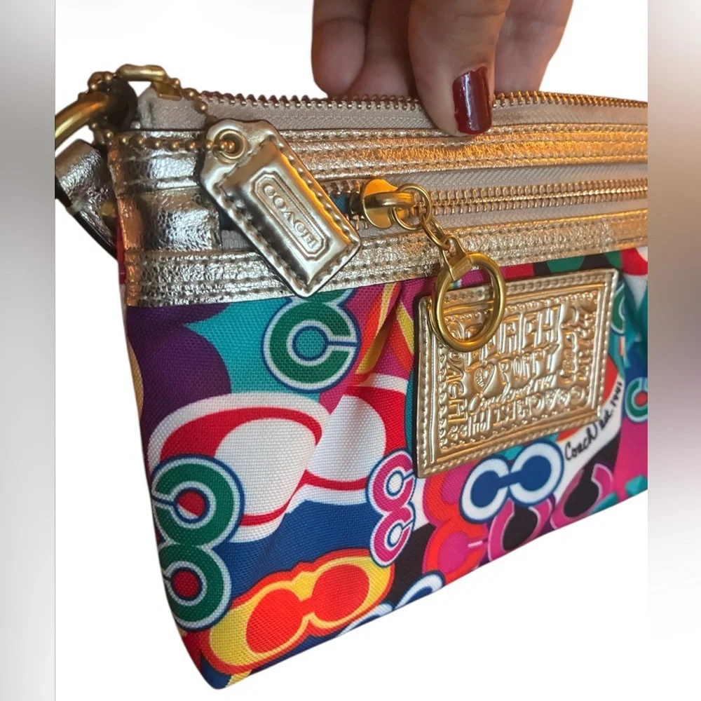 COACH Poppy Wristlet